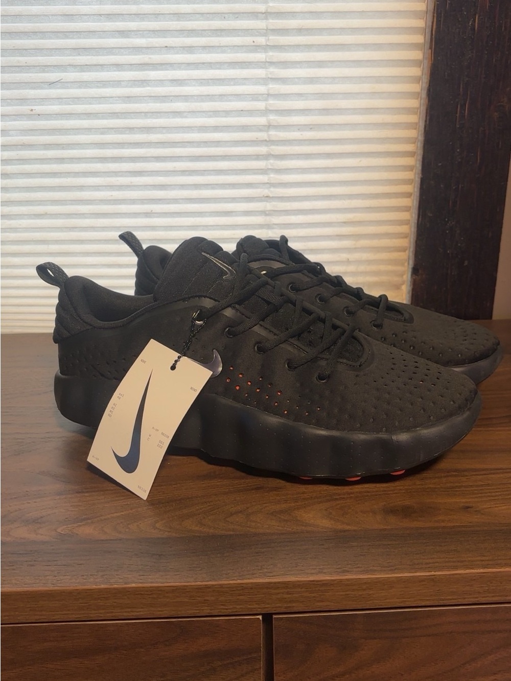 Mens Nike Mind 002 sneakers in hlack